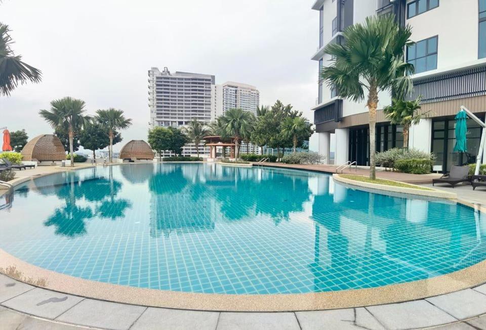 1519 Almas Suites Seaview Sunrise Netflix By Stay Nusajaya  Buitenkant foto